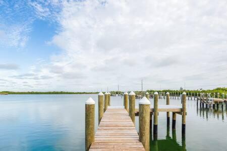 Capmar House -Huge Home & Pool Stock Island Bagian luar foto