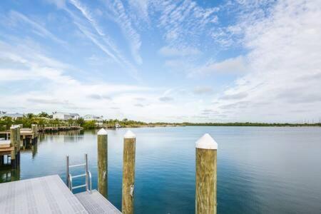 Capmar House -Huge Home & Pool Stock Island Bagian luar foto