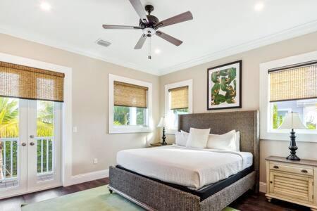 Capmar House -Huge Home & Pool Stock Island Bagian luar foto