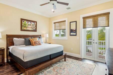 Capmar House -Huge Home & Pool Stock Island Bagian luar foto