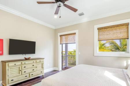 Capmar House -Huge Home & Pool Stock Island Bagian luar foto