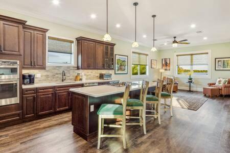 Capmar House -Huge Home & Pool Stock Island Bagian luar foto