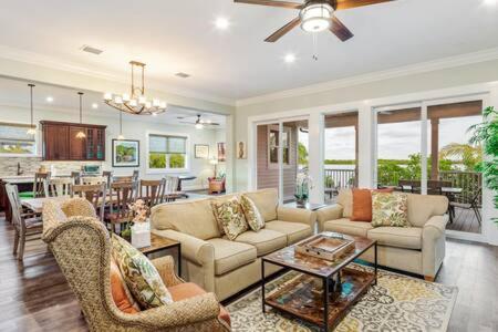 Capmar House -Huge Home & Pool Stock Island Bagian luar foto